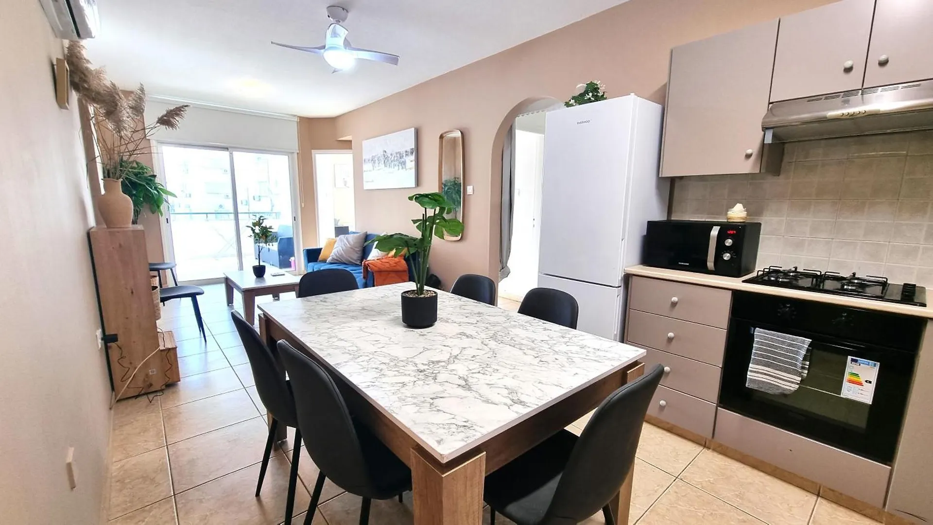2 Beachside Apts, 5Min Walk To Shore With Internet Larnaca