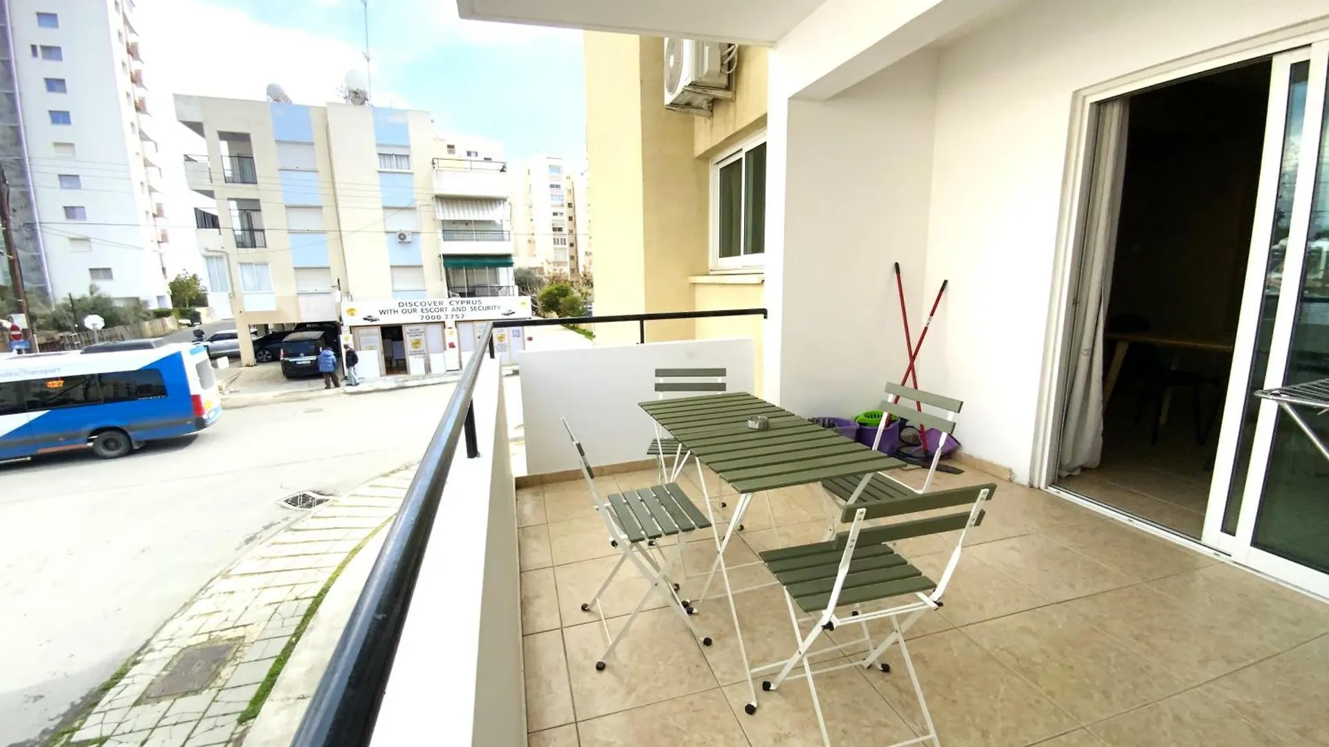 2 Beachside Apts, 5Min Walk To Shore With Internet Larnaca
