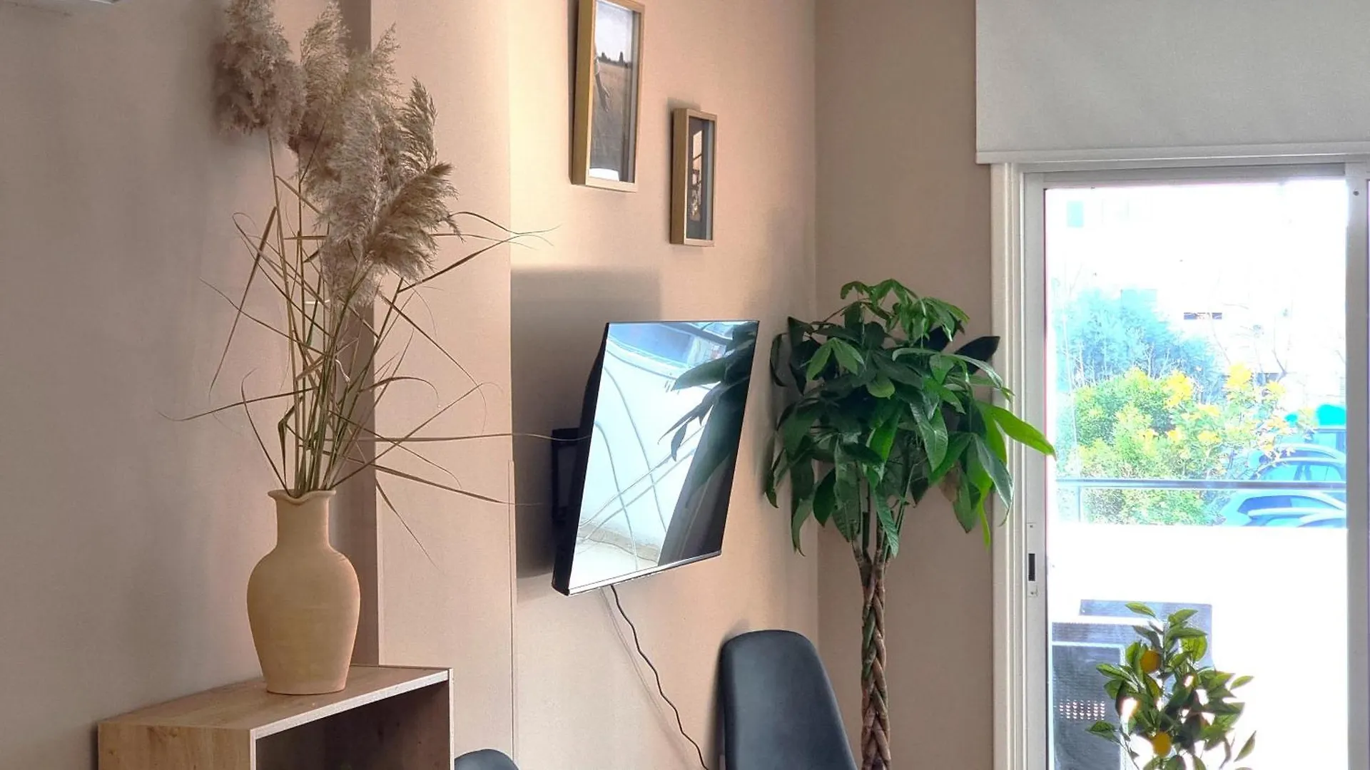 2 Beachside Apts, 5Min Walk To Shore With Internet 0*, Larnaca