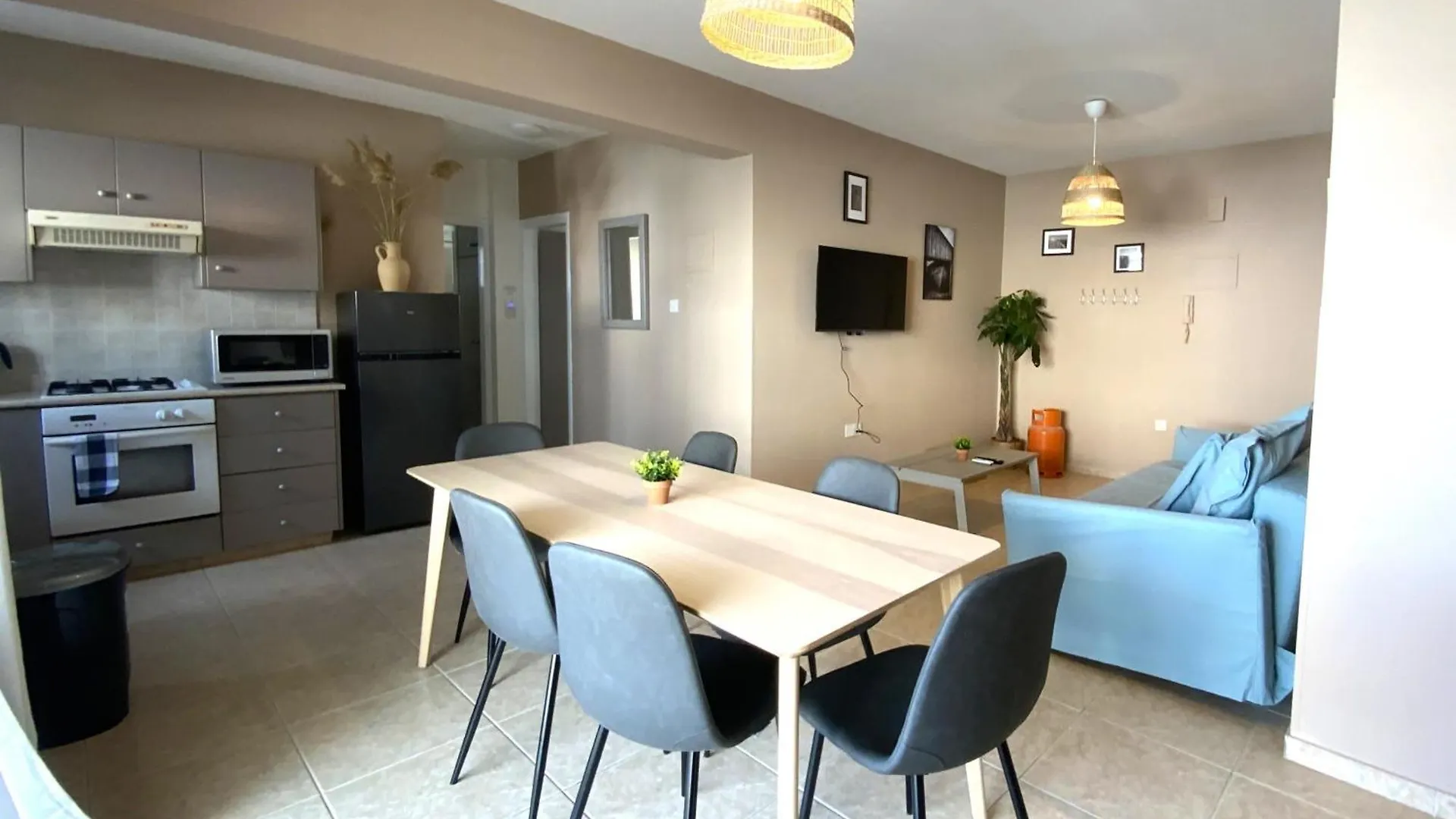 2 Beachside Apts, 5Min Walk To Shore With Internet Cyprus
