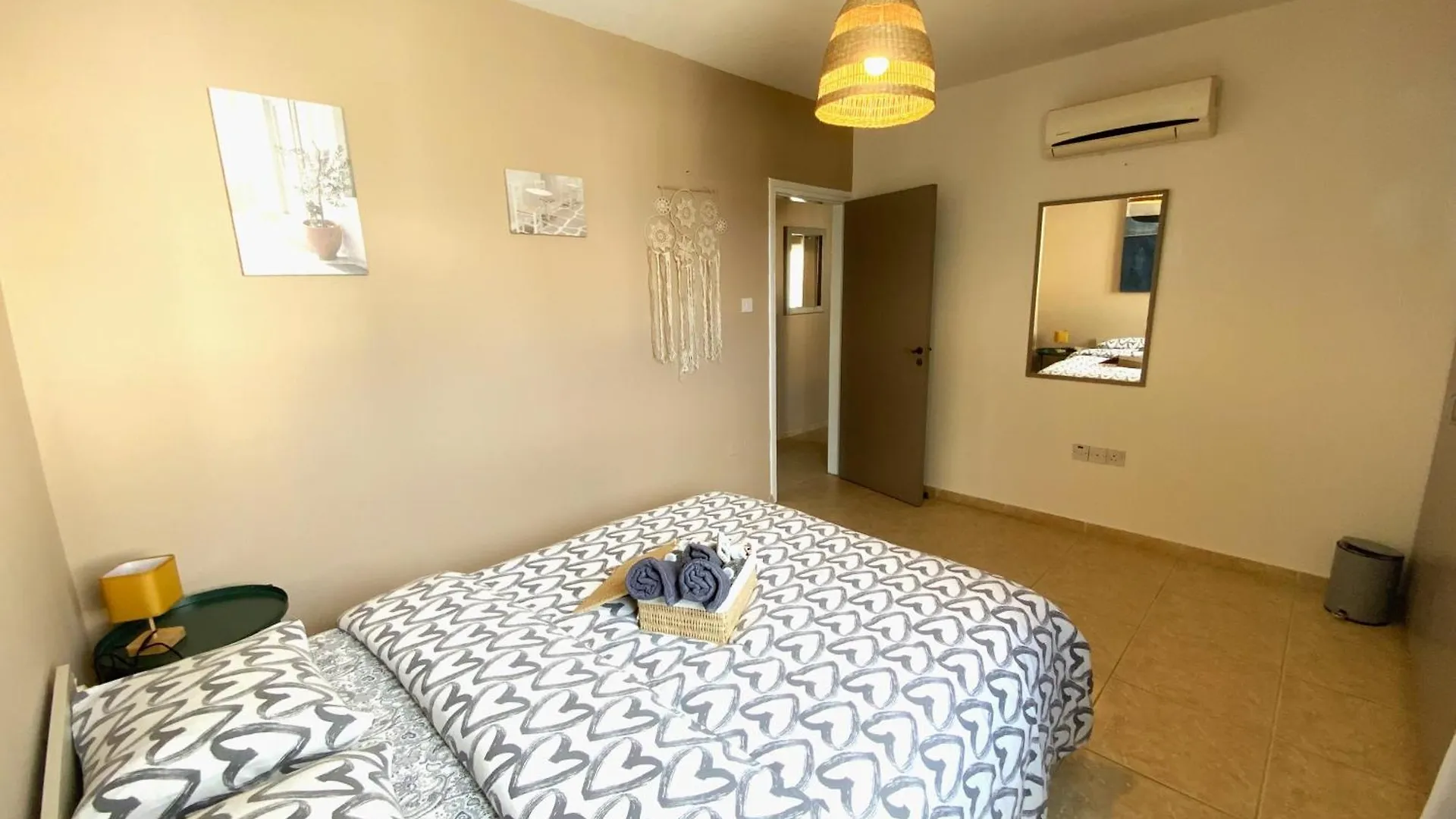 2 Beachside Apts, 5Min Walk To Shore With Internet Apartment Larnaca